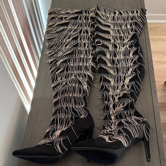 Chic Black Heeled Boots with Silver Chain Details - Picture 8 of 13